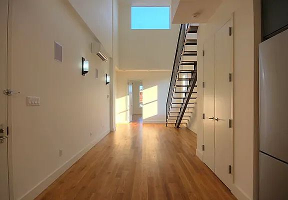 3rd image of 820 Dekalb Ave #1D