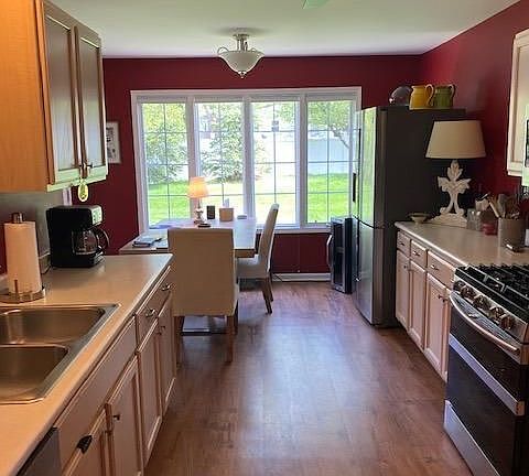 5th image of 426 Lancaster Ct