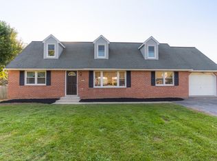 52 Amanda Ave, Leola, PA 17540