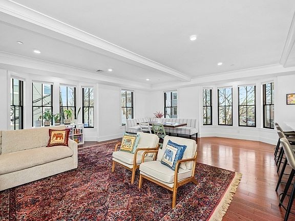 4th image of 324 Bunker Hill St #201