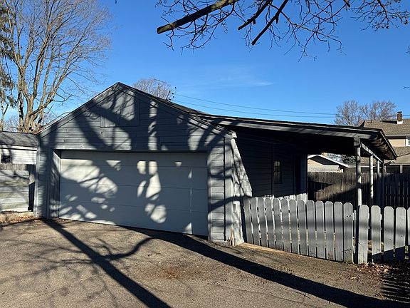 5th image of 216 Orange St
