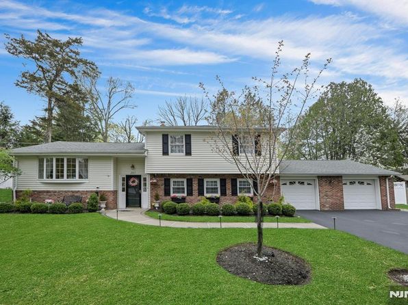 267 Cambridge Rd, Hillsdale, NJ 07642