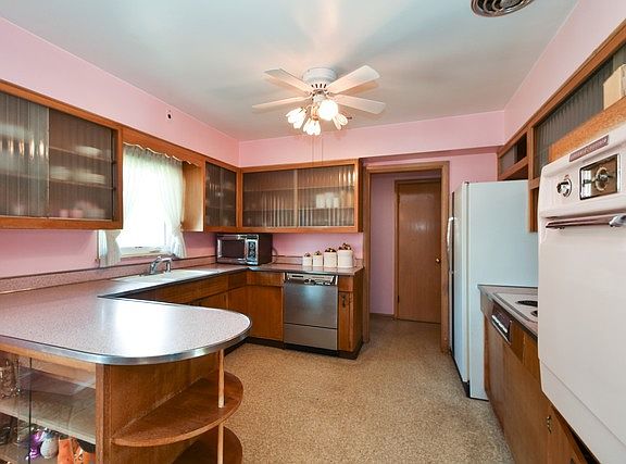3rd image of 275 W Highland Dr