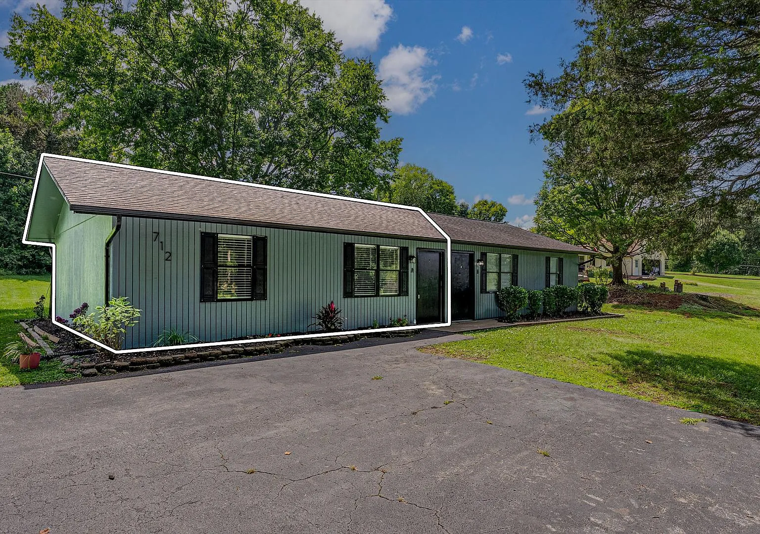 712 Cooper Rd — Photo 2