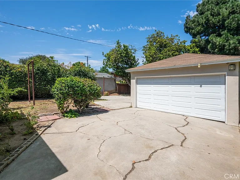 2526 Purdue Ave — Photo 22