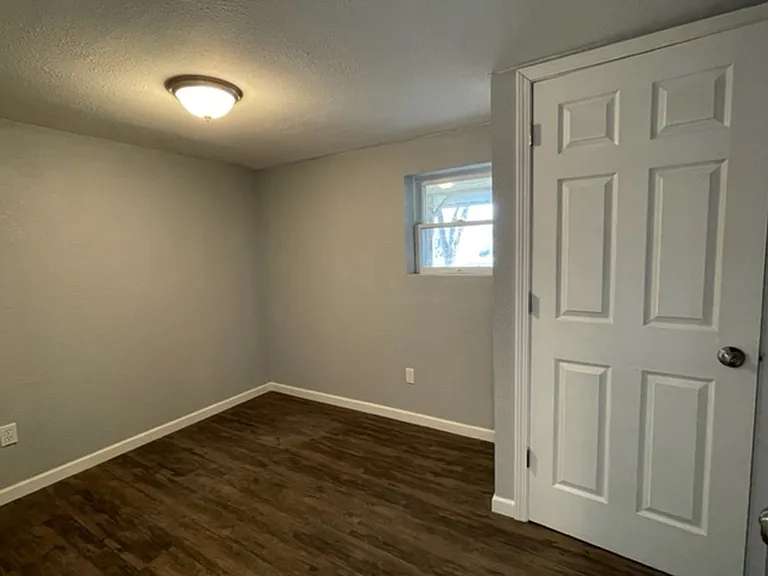 2675 E Commercial St — Photo 11