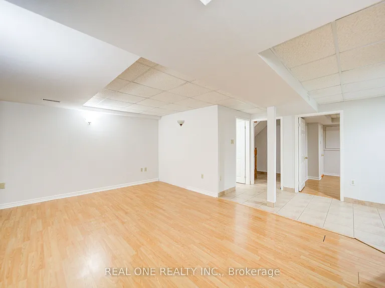 2593 Addingham Cres — Photo 34