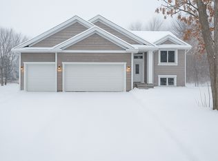 510 Lois Ln, Lino Lakes, MN 55014