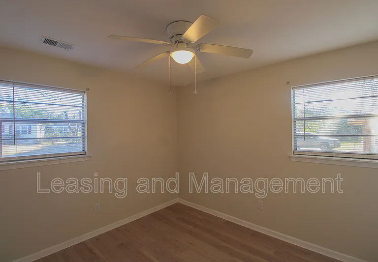 305 Millcreek Dr — Photo 10