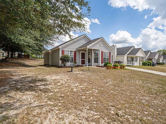 3rd image of 128 Legend Oaks Dr