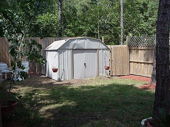 Nice backyard, florida room 