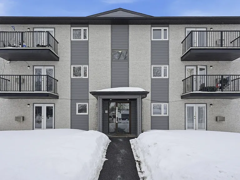 843 15th Ave E — Photo 20