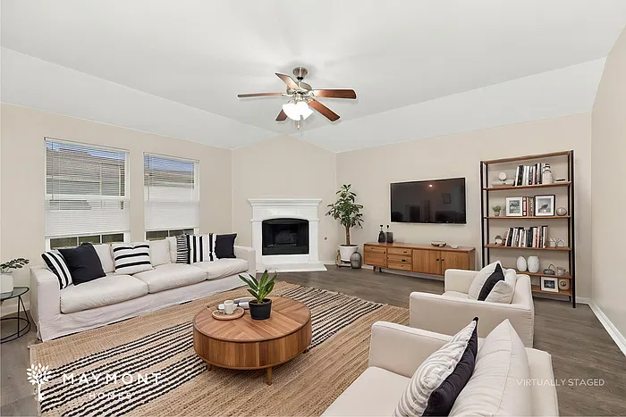 3 bed, 2.0 bath, 2220 sqft, $2,095 — Photo 4