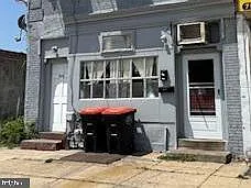 712 E 9th St photo 1