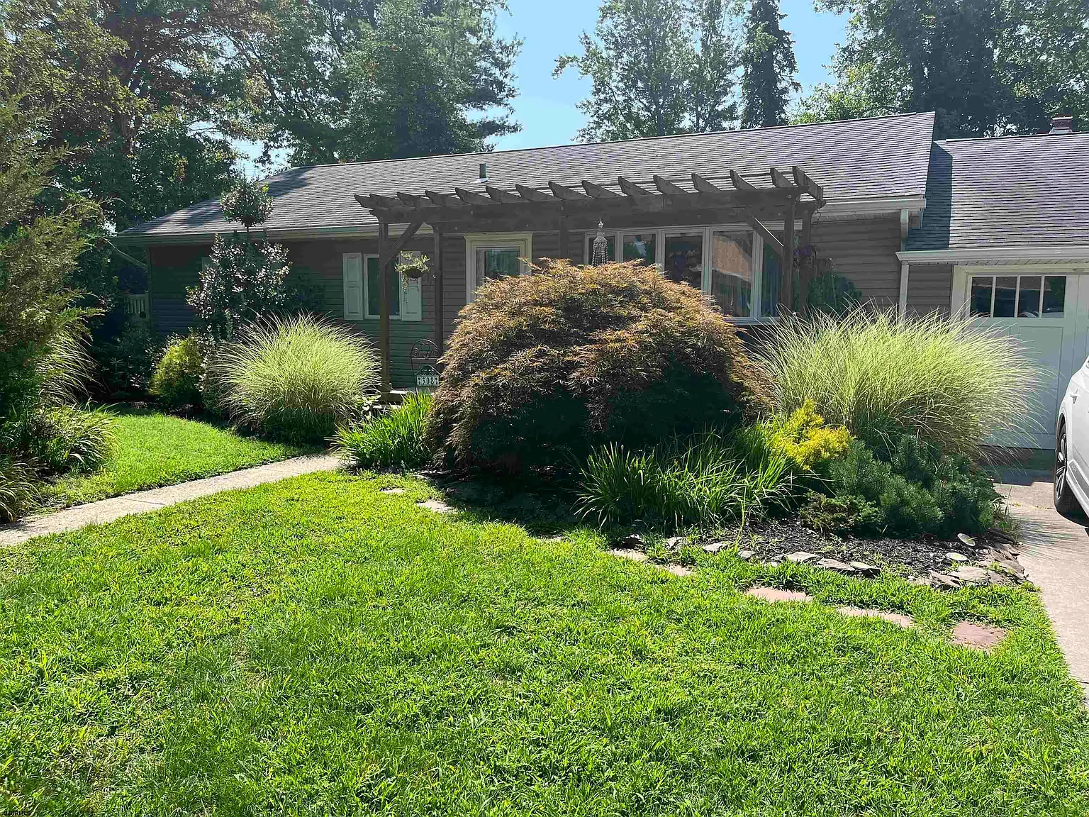 3 bed, 2.0 bath, 1700 sqft, $3,350 — Photo 1