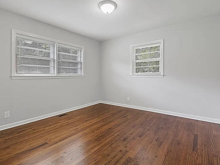 1054 N Pine Knoll Dr — Photo 9