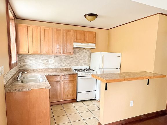 3rd image of 67 Groton Ave #2