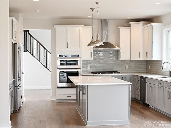 4th image of 3101 Millbury Ln