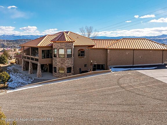 3rd image of 966 Mesa Dr