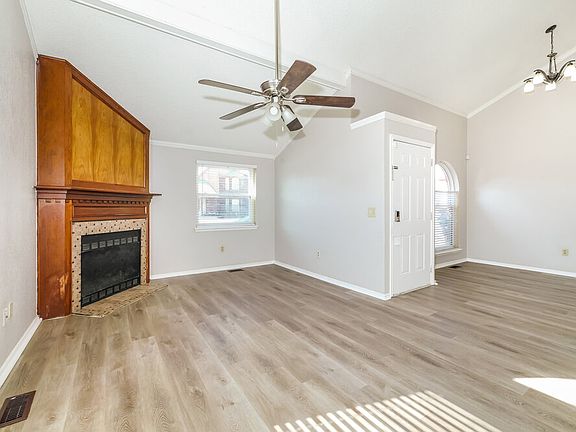4th image of 2120 Briarcliff Dr