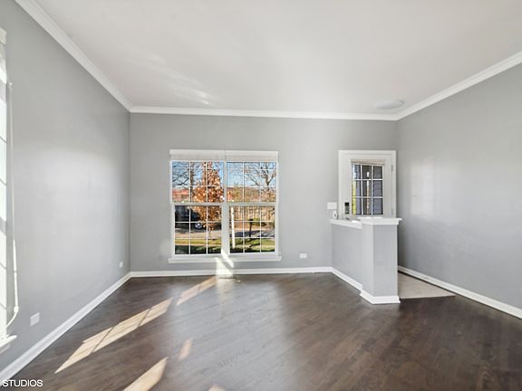 3rd image of 318 Emerald Dr