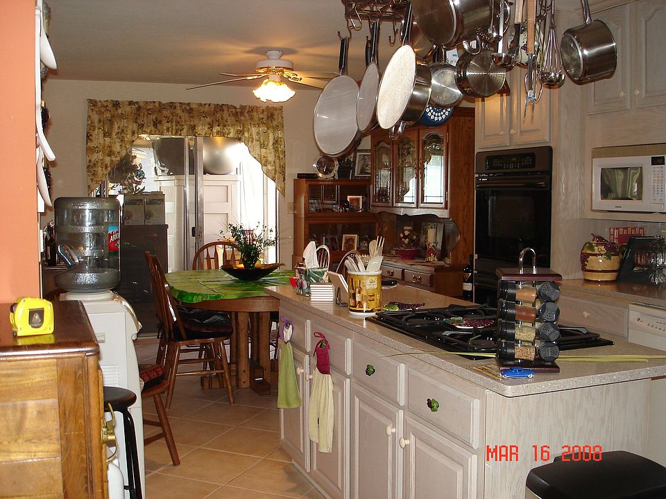 Remodeled and upgraded kitchen/dining room
