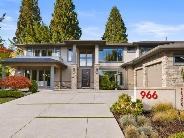 966 Beaumont Dr, North Vancouver, BC V7R 1P6
