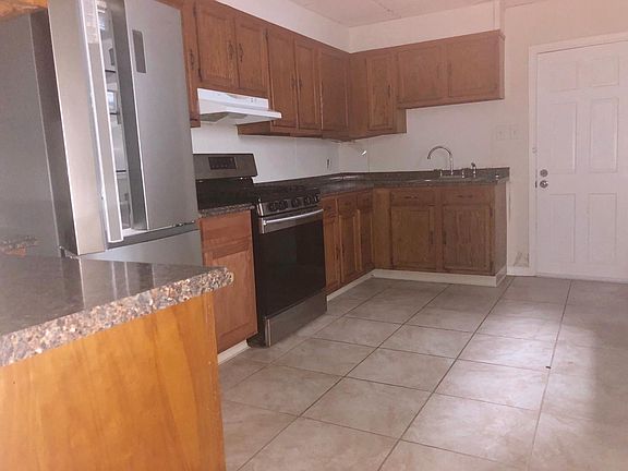 4th image of 225 Woodlawn Ave