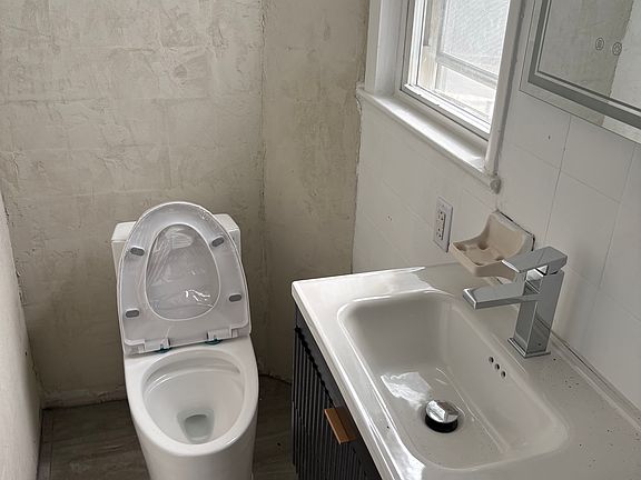 2nd image of 21 High St Floor 2
