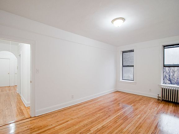 4th image of 4315 46th St #2D