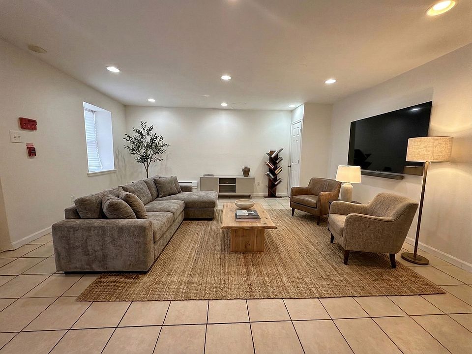 1st image of 5801 Stockton Rd #1