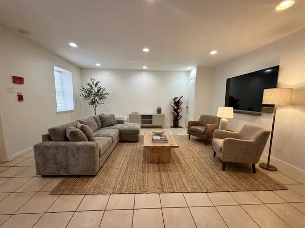 5801 Stockton Rd #1, Philadelphia, PA 19138