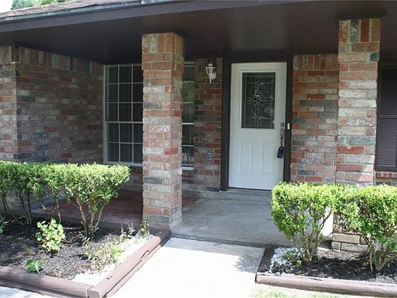 3rd image of 2535 Foliage Green Dr