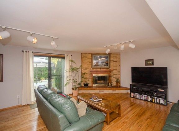 3rd image of 296 E Yorkfield Ave