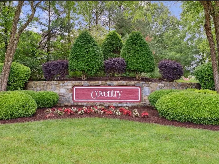 503 Hamlet Ct — Photo 3