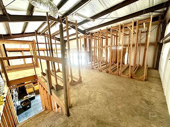 4th image of 3500 Old Three Creeks Rd