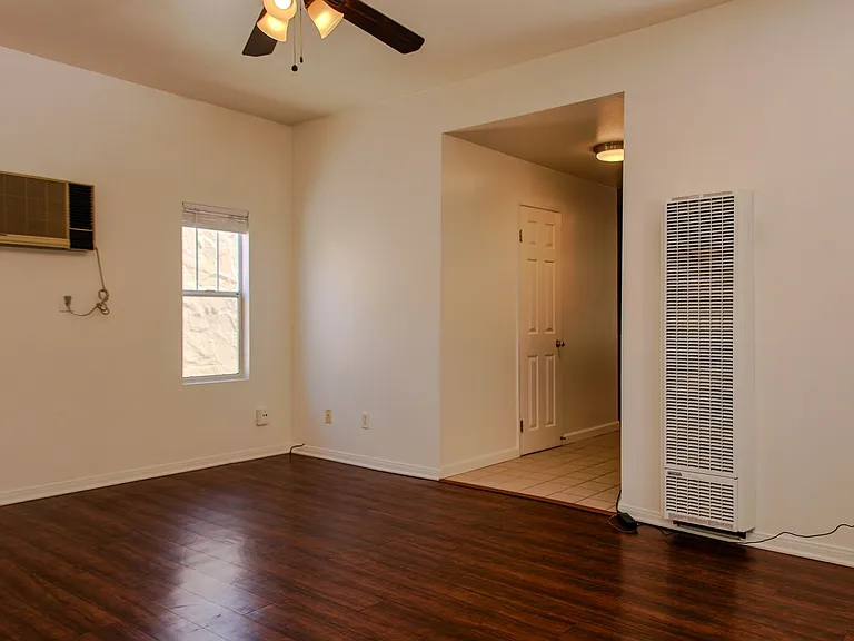 Garfield Avenue Apartments — Photo 10