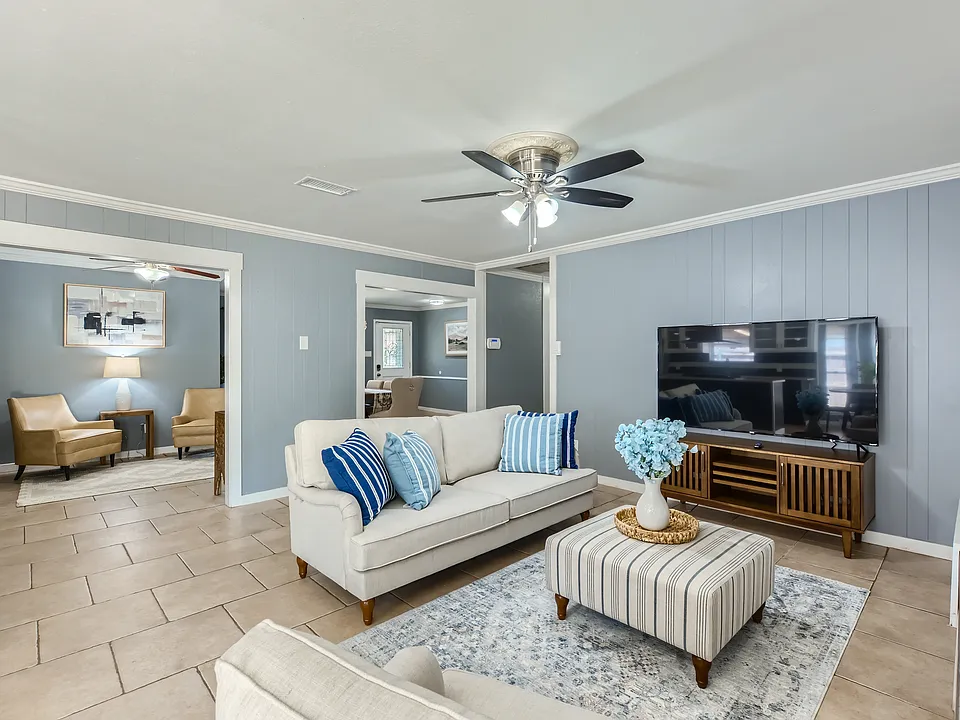 1308 Ashbury Dr