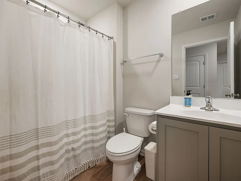 31 New England Dr — Photo 12