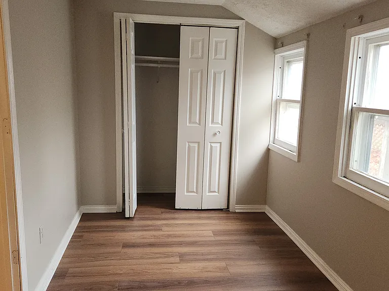 211 E Harrison St — Photo 11