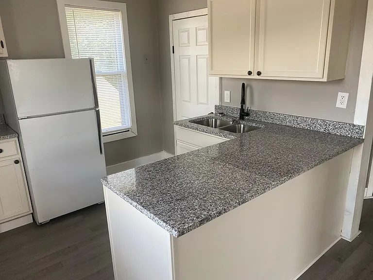 1324 SW 17th St — Photo 9