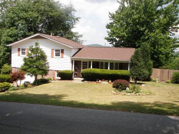 5 Fairlane Dr, Bluefield, VA 24605