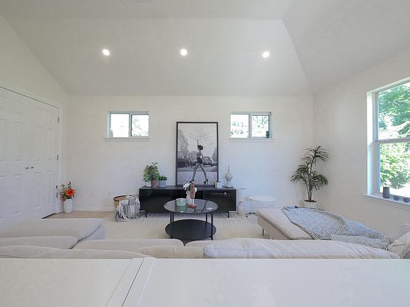 2nd image of 2609 McClure St