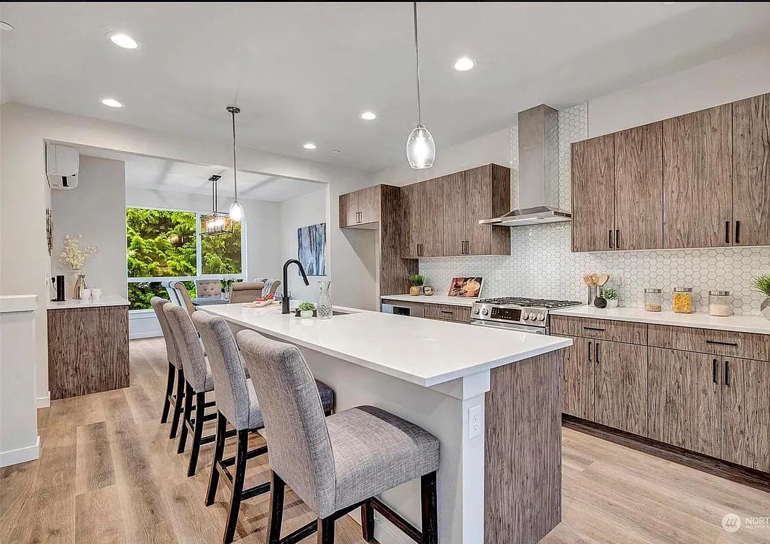 3 bed, 1750 sqft, $3,399 — Photo 3