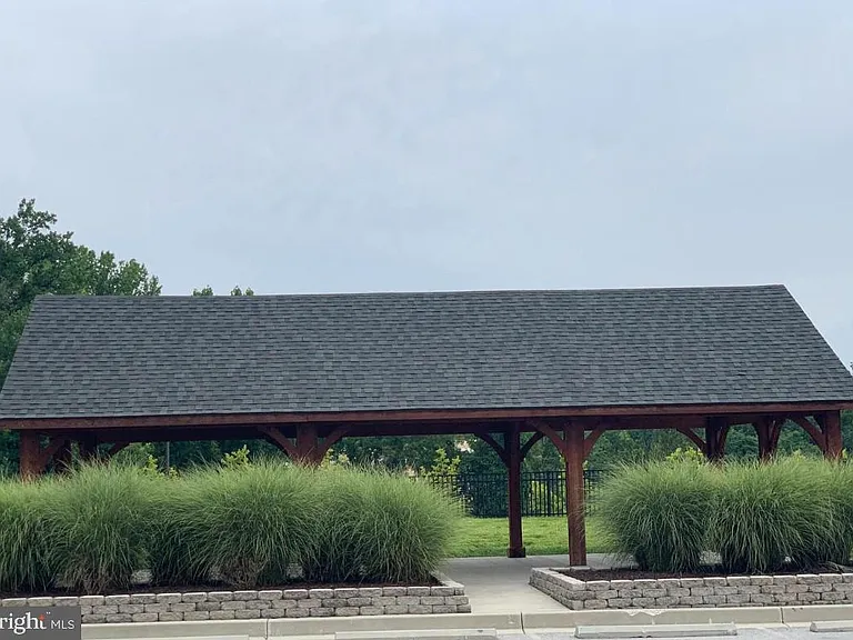 3218 Vogel Rd — Photo 34