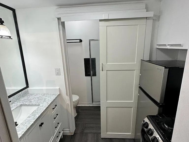 11915 Goshen Ave #4 — Photo 3