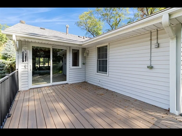 5612 Grand Ave — Photo 2