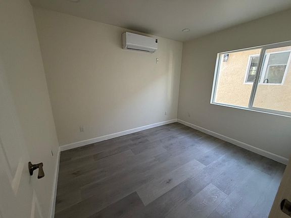 3rd image of 18405 Devlin Ave