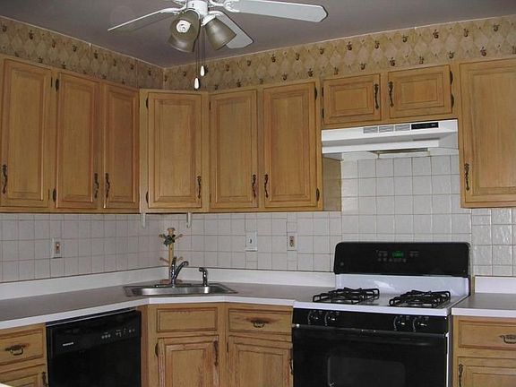 Lots of Cabinets 