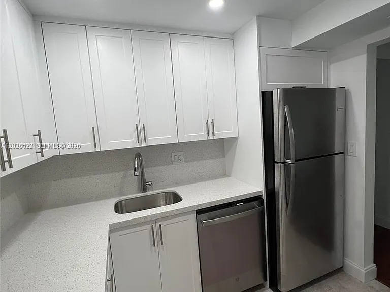 10415 N Kendall Dr #B113 — Photo 3